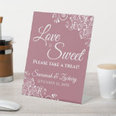 Love is Sweet Take a Treat White Lace on Rose Sockelschild (In SItu)