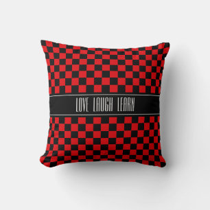 Love Laugh Learn auf Schwarz und Rot Kariert Kissen