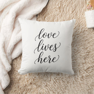 Love Lives Here Script Throw Pillow  Kissen