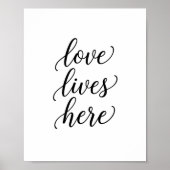 Love Lives Here Script Wall Art Poster (Vorne)
