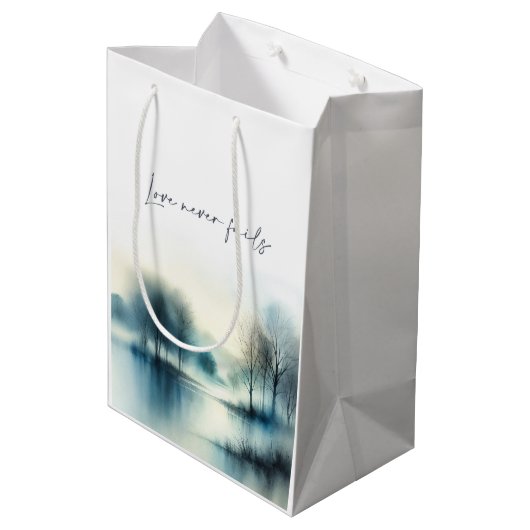 Love never fails mittlere geschenktüte (Rückseite Schrägansicht)