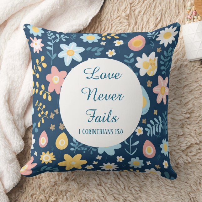 Love Never Fails Throw Pillow Kissen (Decke)
