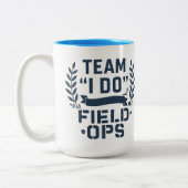 Love On The Itinerary | Halloween Gifts Zweifarbige Tasse (Links)