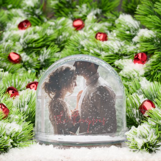 Love Red Modern Script Couple's Photo Schneekugeln (Weihnachten)