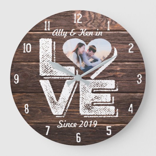 Love Rustic Woodland Photo Heart Frame Monogram Große Wanduhr (Vorderseite)
