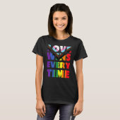 Love Wins Every Time Lgbtqia+ Rainbow Flag Gay Pri T-Shirt (Vorne ganz)