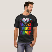 Love Wins Every Time Lgbtqia+ Rainbow Flag Gay Pri T-Shirt (Vorne ganz)