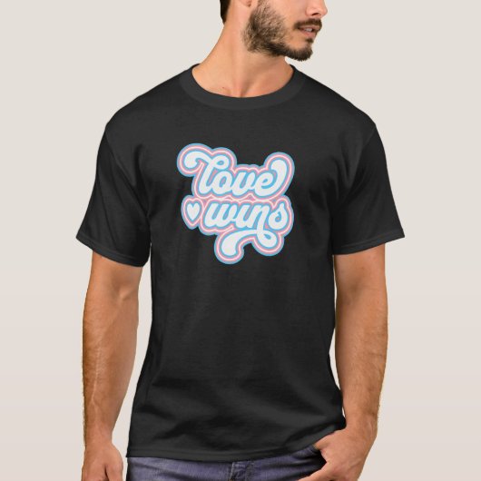 Love Wins Trans Pride Transgender Flag LGBTQ+ Retr T-Shirt (Vorderseite)
