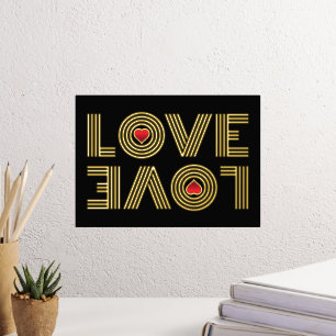 "LOVE" Wort auf dem Kopf und rote schwarze Herzen Foliendrucke
