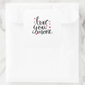 Love You More Valentine Heartfelt Style Quadratischer Aufkleber (Tasche)