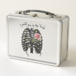 Love you to the Dead - Gothic Rib Cage Metall Brotdose<br><div class="desc">Die Verschmelzung von Liebe und Sterblichkeit mit diesem eindrucksvollen Lunchbox mit dem Satz "Loved You to the Dead" (Liebe zu den Toten). Dieses Kunstwerk zeigt einen detaillierten Rippenkäfig, der mit einer zarten rosa Rose verziert ist, und symbolisiert eine lebenslange Zuneigung. Ideal für die Herbst- und Halloween-Saison, findet dieses Design seinen...</div>