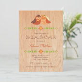 Lovebird Owls auf Holz Brautparty Einladung (Stehend Vorderseite)