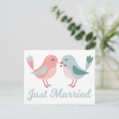 Lovebirds Pink & Blue Just Married Wedding Ankündigungspostkarte (Stehend Vorderseite)