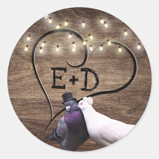 Lovebirds & String Lights Monogram Rustic Wedding Runder Aufkleber (Vorderseite)