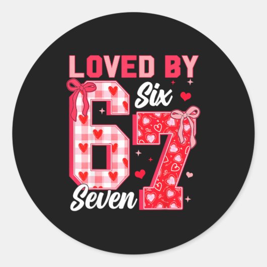 Loved By 67 Valentine Six Seven Meme Hearts 6 7 Wo Runder Aufkleber (Vorderseite)