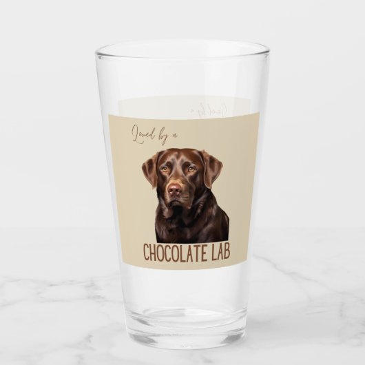 Loved By A Chocolate Lab Labrador Dog Lover Glas (Vorderseite)