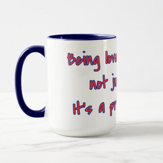 Loved by a Dog Gift & Privilege Quote Tasse (Links)