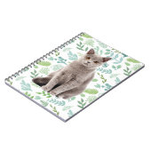 Lovely Gray Cat with Flowers and Leaves Pattern Notizblock (Linke Seite)