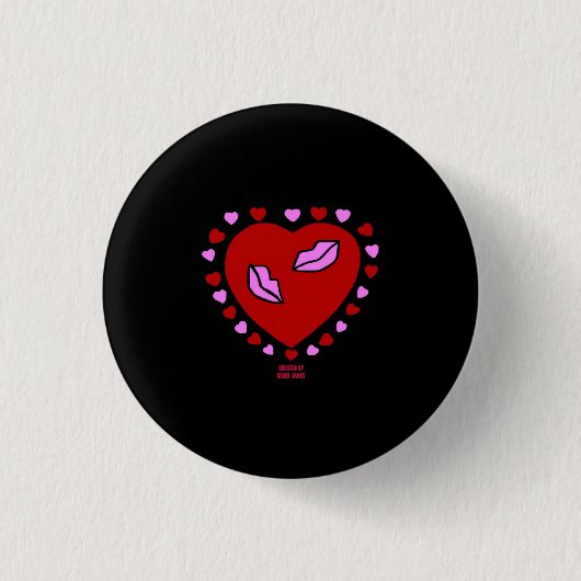 Lovely Heart Kisses Round Button (Vorderseite)