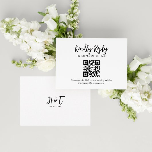 Lovely Heart Monogram Script Wedding QR Code UAwg RSVP Karte