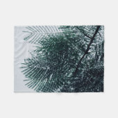 Low-angle photo of green tree fleecedecke (Vorderseite (Horizontal))