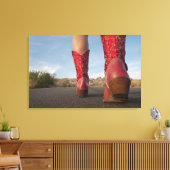 Low-angle-View der Frau, die Cowboystiefel trägt Leinwanddruck (Insitu (Wohnzimmer))