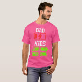 Low Battery Dad Of 4 Kids Funny Father Of 4 Kids F T-Shirt (Vorne ganz)