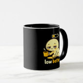 Low Battery Mood – Cute Tired Coffee Tasse (VorderseiteRechts)