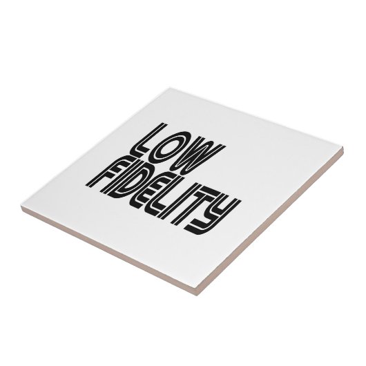 Low Fidelity Fliese (Seite)