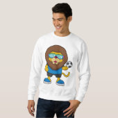 Löwe als Fußballspieler mit Fußball Sweatshirt (Vorne ganz)