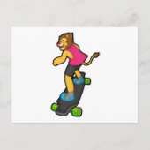 Löwe als Skateboarder mit Skateboard Postkarte (Vorderseite)