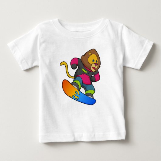 Löwe als Snowboarder mit Snowboard Baby T-shirt (Vorderseite)