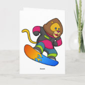 Löwe als Snowboarder mit Snowboard Karte (Rückseite)