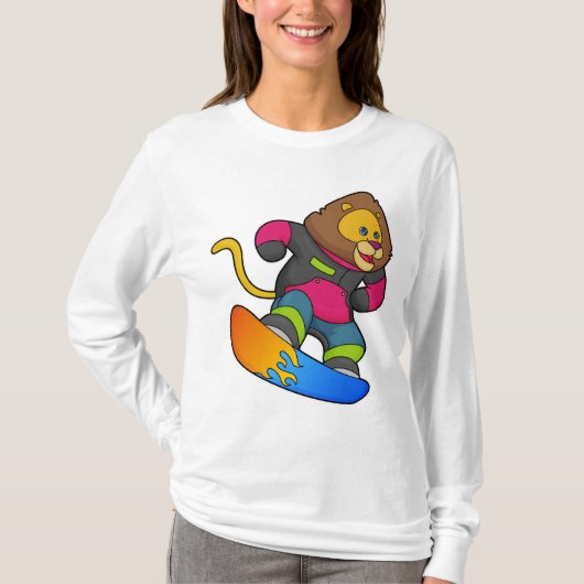 Löwe als Snowboarder mit Snowboard T-Shirt (Vorderseite)