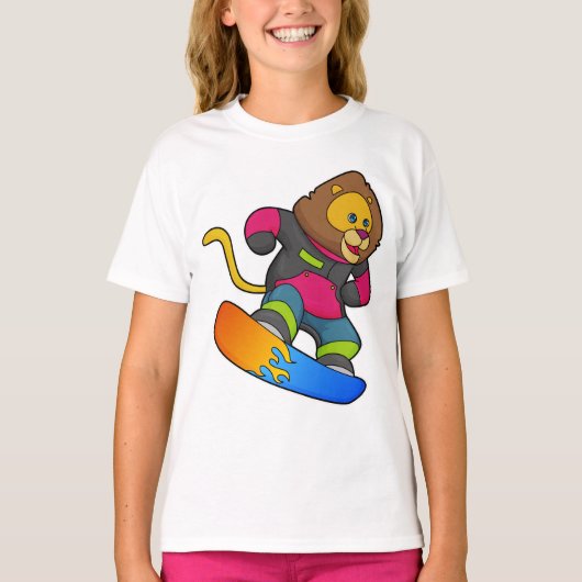 Löwe als Snowboarder mit Snowboard T-Shirt (Vorderseite)