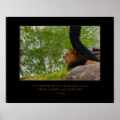 Löwe auf dem Berg Poster (Vorne)