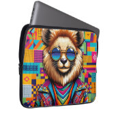 Löwe auf einem farbigen geometrischen Hintergrund Laptopschutzhülle (Vorne Rechts)