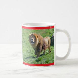 Löwe auf Gras Kaffeetasse