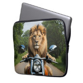 Löwe auf Motorrad Laptopschutzhülle (Vorderseite Links)