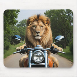 Löwe auf Motorrad Mousepad