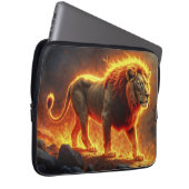 Löwe brennender Vulkanfeuer-Fantasiekunst Laptopschutzhülle (Vorne Rechts)
