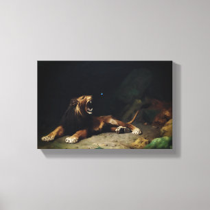 Löwe, der an einem Schmetterling reißt Leinwanddruck