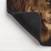 Löwe gegen stürmischen Himmel Mousepad (Ecke)