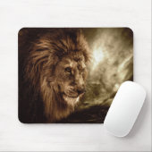 Löwe gegen stürmischen Himmel Mousepad (Mit Mouse)