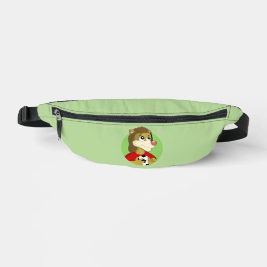 Löwe hält Fußball-Cartoon  Bauchtasche (Vorderseite)