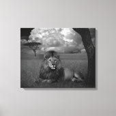 Löwe im Gras Leinwanddruck (Vorderseite)