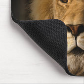 Löwe in Dunkelheit mousepad (Ecke)