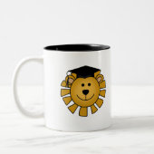 Löwe mit Abschluss-Kappen-T-Shirts und Geschenken Zweifarbige Tasse (Links)