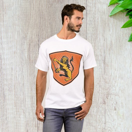 Löwe mit einem Schwert T-Shirt