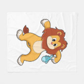 Löwe mit Fisch Fleecedecke (Vorderseite (Horizontal))